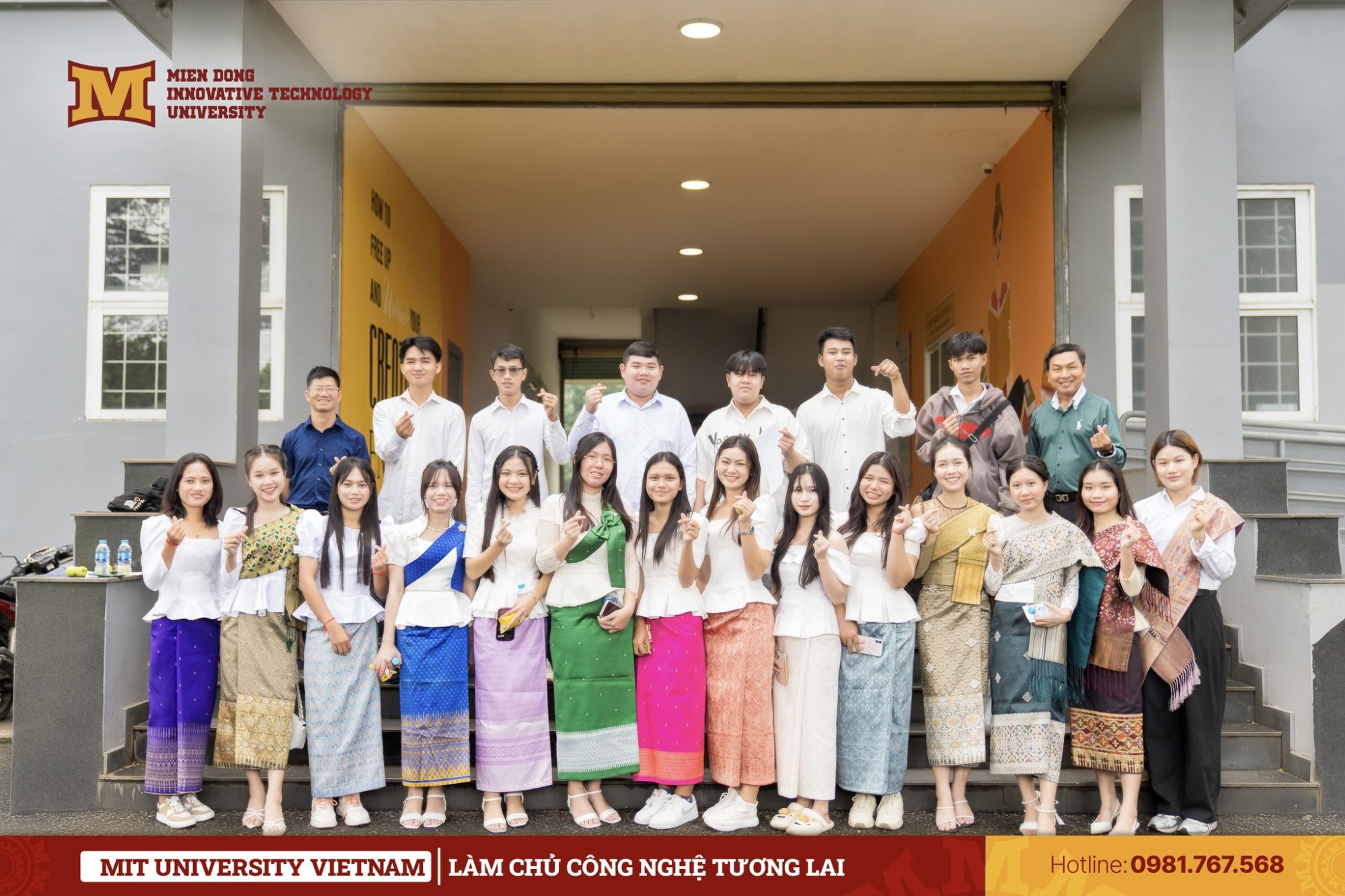 Sinh Viên Lào Tham Quan Và Học Tập Tại Mit Uni