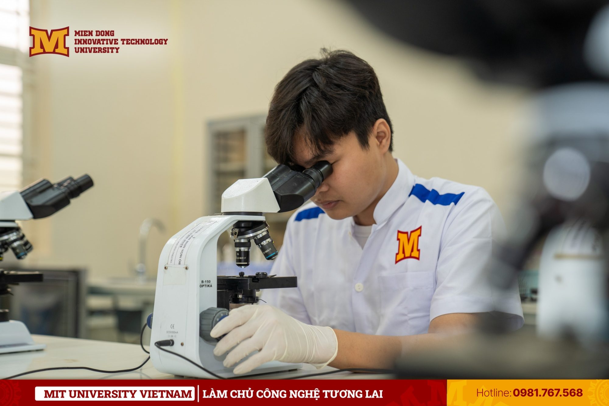 Sinh Viên Mit Uni Thực Hành Tại Trung Tâm Thí Nghiệm Thực Hành